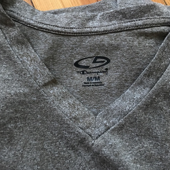 2 Men's activewear Short Sleeve Tops - Picture 5 of 5